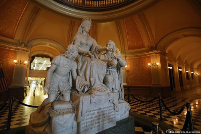 Statue von Königin Isabella I. und Columbus