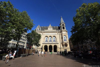 Das Stadt-Palais auf dem Place d’Armes
